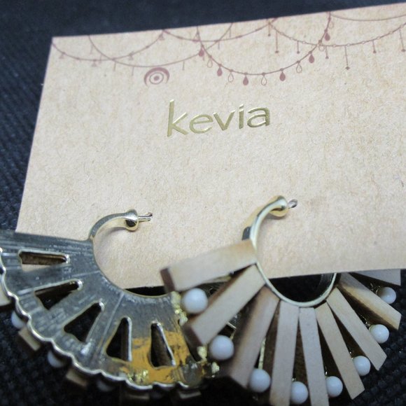 NWT Kevia Fan Style Boho Earrings Wood w/White Dot - Picture 1 of 4